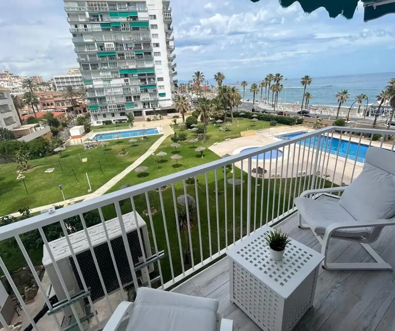 Estudio A Pie De Playa En Benalmadena contacts